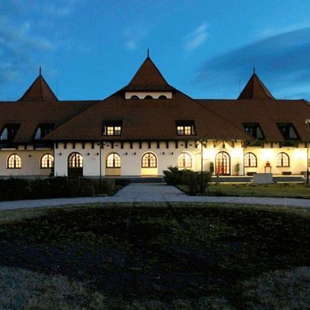 Hortobagy Club Hotel ภายนอก รูปภาพ