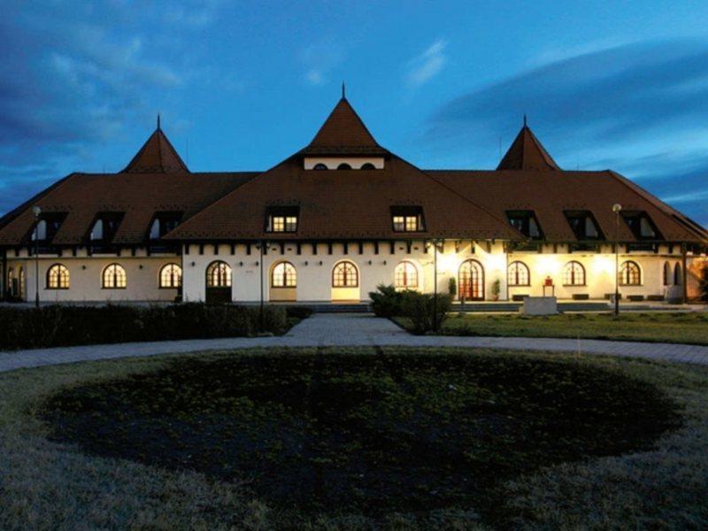 Hortobagy Club Hotel ภายนอก รูปภาพ